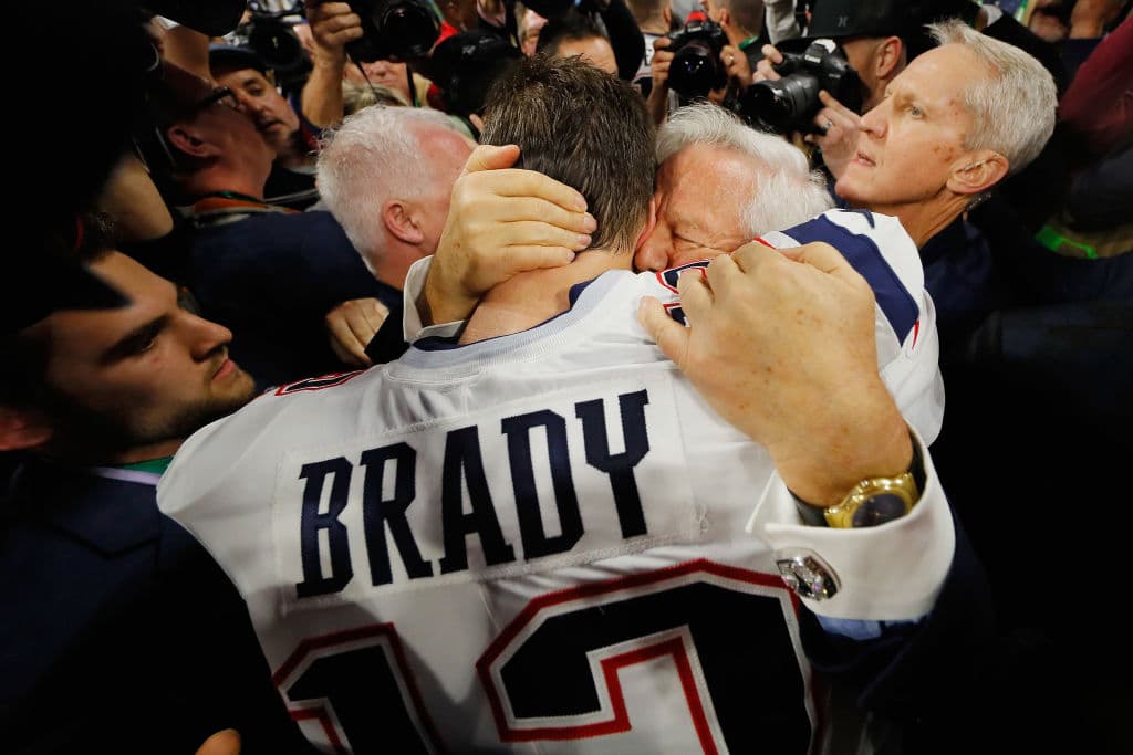 Robert Kraft, dueño de los New England Patriots declaró que la discusión fue positiva y respetuosa, desafortunadamente no terminó como a él le gustaría, pero lo deja ir siguiendo sus intereses personales, lo quiere como a un hijo.