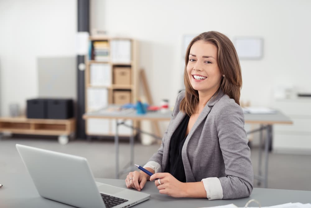 El futuro cercano es de cambios importantes y ya los has empezado a sentir. Saldrás de una duda que te estaba atormentando y dentro de pocos días verás la culminación de tus sueños, quizás en una boda. Estás en un buen ciclo para inventar algo diferente en tu trabajo. Cualquier idea que ahora se te ocurra resultará exitosa pues tu imaginación y facultad creativas están en alza. El momento es idóneo para la renovación y el cambio positivo. Termina de una vez lo que has comenzado, liquida tus deudas y pon en orden tu economía. Es tu ciclo de la renovación total, librano.