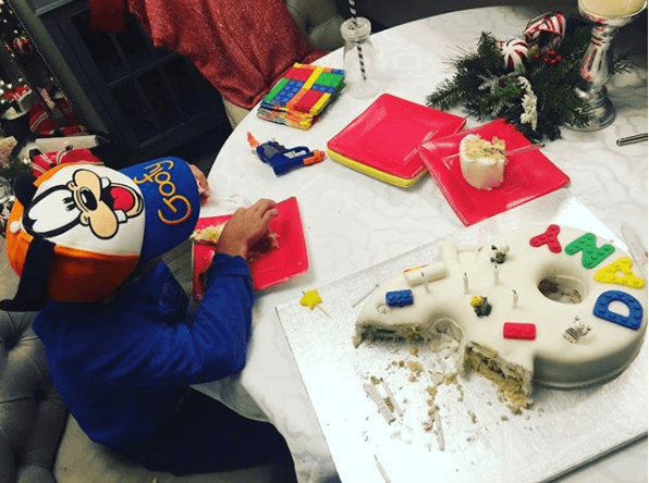 Cabe destacar que la propia actriz ha optado por compartir imágenes de sus hijos a través de sus redes sociales, pero se ha limitado a no mostrar el rostro de Miguel y Daniel.