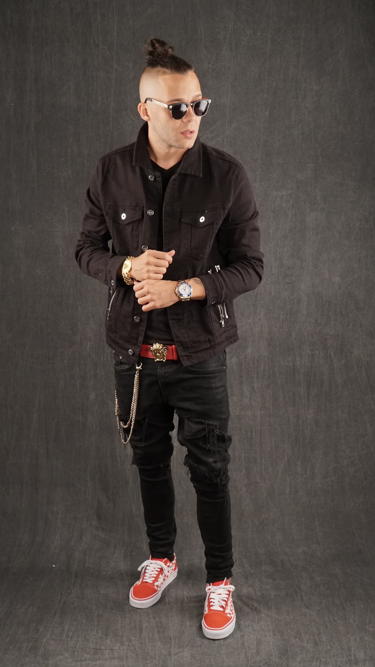 <b>Nio García</b>
<br>Nominaciones 2:
<br>Remix Del Año: 'Te Bote REMIX' Nio García, Casper Mágico, Bad Bunny Ft. Ozuna, Nicky Jam, Darell
<br>Artista Revelación
<br>
<br>