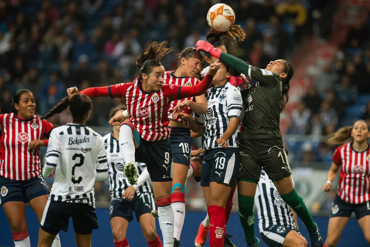 Posterior al gol, las tapatías buscaron pagar con la misma moneda y, aunque no lo consiguieron, por lo menos llegaron a inquietar en varias ocasiones en la primera parte a la guardameta de Rayadas.