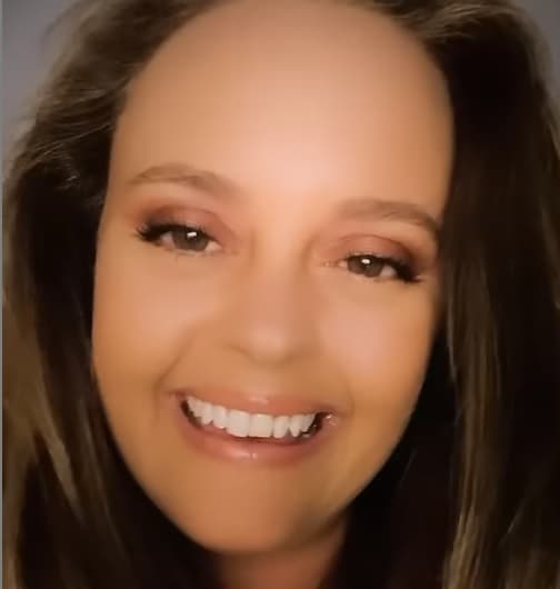 "
<b>No me importa que me critiquen</b> porque no tienen idea de lo que me pasa diariamente. Tengo un
<b>problema de tiroides</b>, son cosas que tengo que vivir ahora mismo, pero podría ser peor y estoy agradecida", señaló.