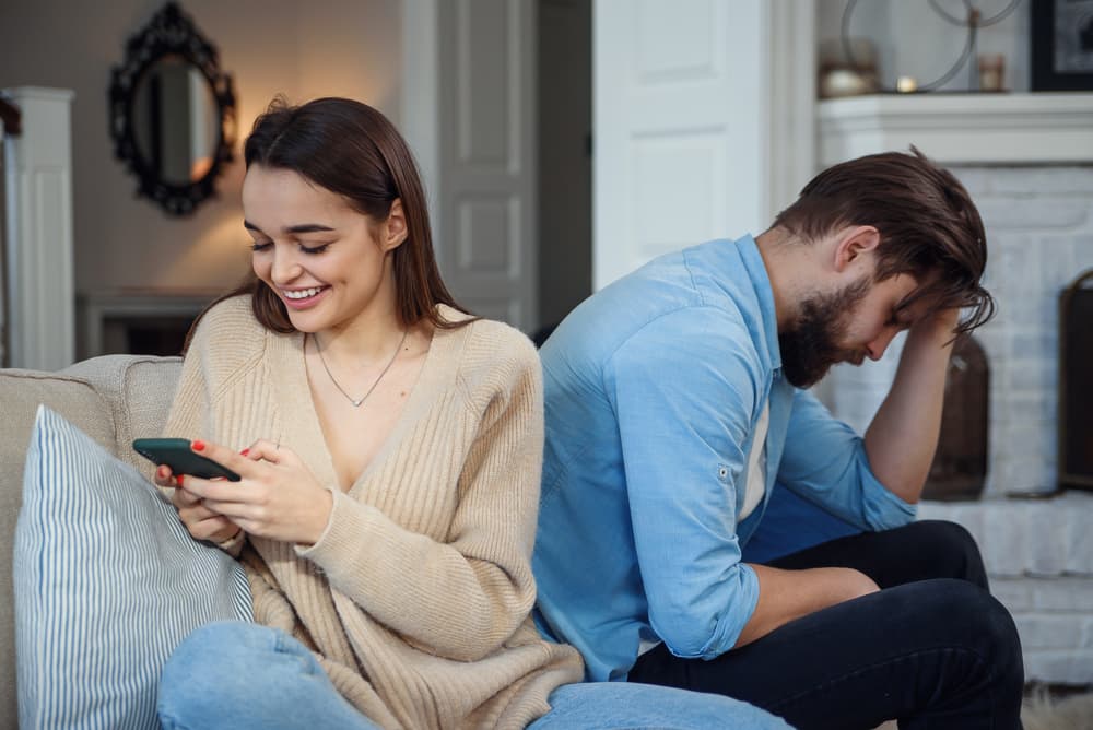 <b>GÉMINIS</b>
<br>Tu problema es la inconstancia, la distracción, son las causas que te traen problemas con tu pareja y que lo cansan. En especial cuando necesitas estabilidad emocional y económica.
<br>