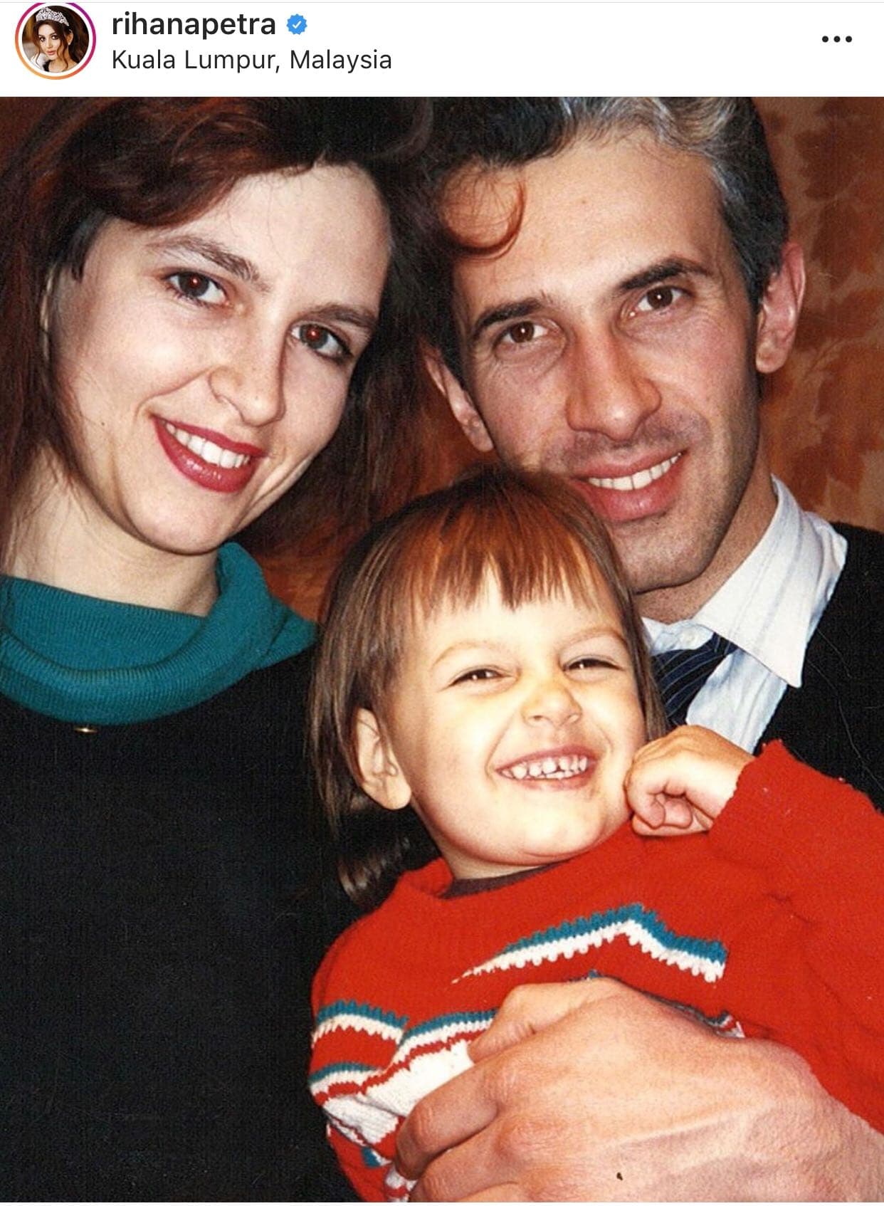 Se desconoce la causa de la ruptura entre el exrey y la rusa (en foto con sus padres), pero se sabe que el divorcio se realizó de acuerdo al triple talaq.
<br>