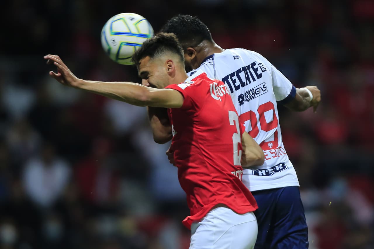 Pero el descuento de Rodrigo Aguirre al minuto 71 emparejaría el encuentro para el 1-1 definitivo que mantiene al Toluca en la cima del torneo con 21 puntos y a Rayados con el subliderato con uno menos.
