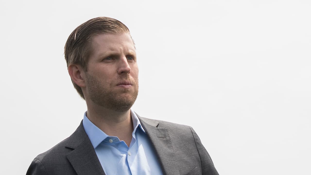 Una empleada de un restaurante de Chicago le escupió en la cara al hijo de Donald Trump, según reporte