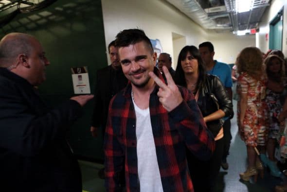 Captamos a Juanes súper sonriente.