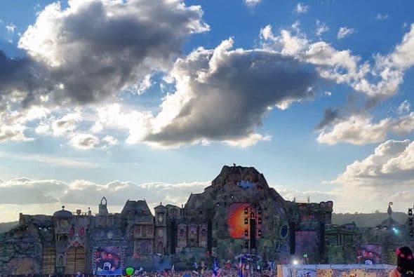 Chattahoochee Hills, en Atlanta, fue el escenario para el festival de música electrónica TomorrowWorld, durante tres días consecutivos miles de jóvenes de todo el mundo disfrutaron de Dj´s de talla internacional, en medio de una explosión de música y color. (Imágenes de Twitter)