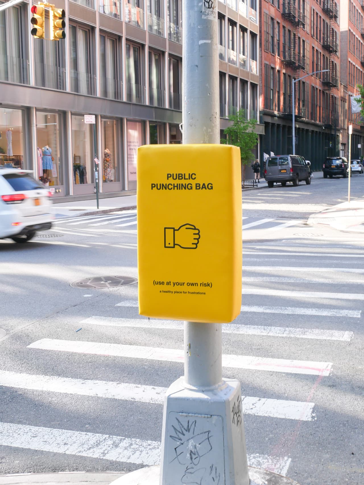 La casa de diseño ‘donttakethisthewrongway’ colocó estos objetos en temporalmente Soho, Chelsea, Washington, en Manhattan.