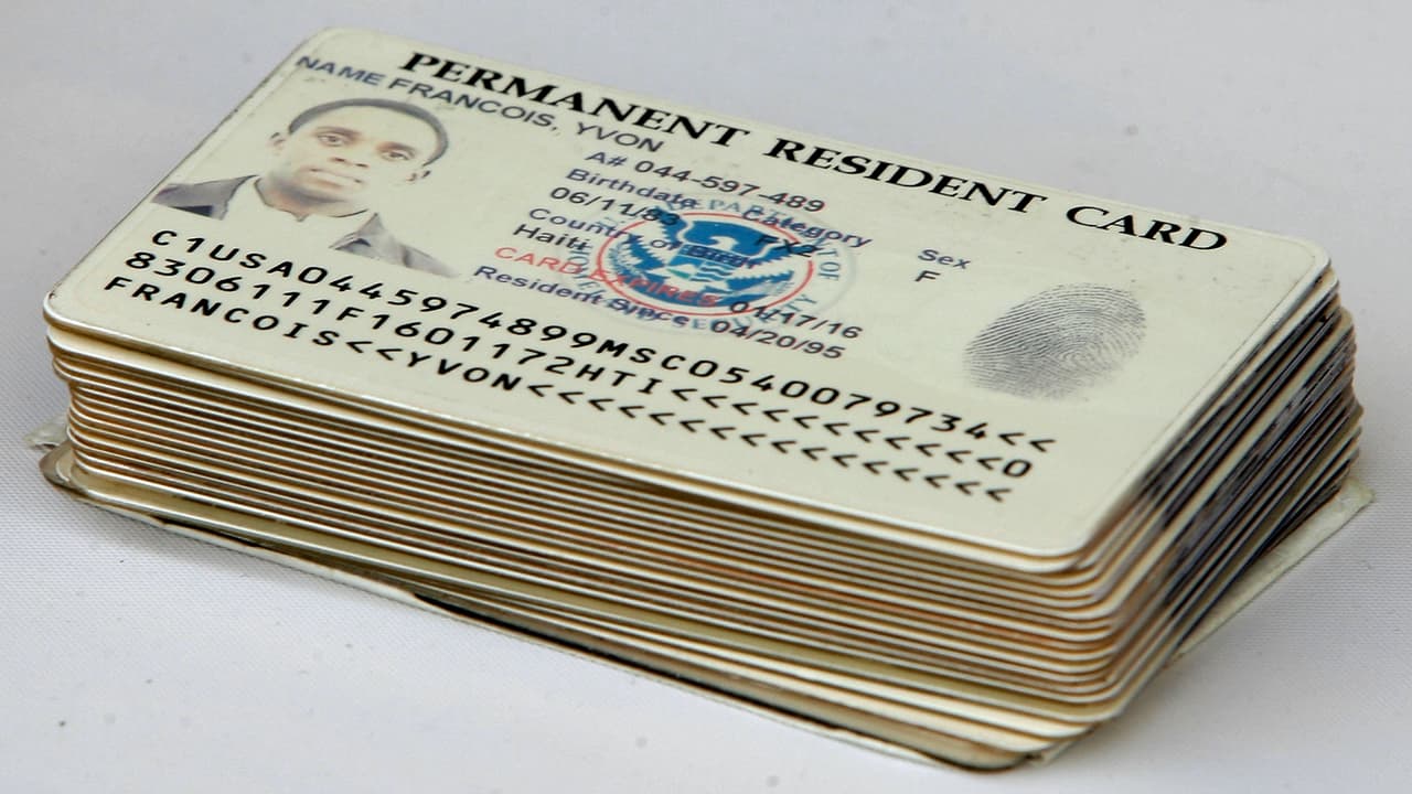 Indocumentados que llevan más de 10 años en EEUU sin orden de deportación pueden recibir la 'green card'