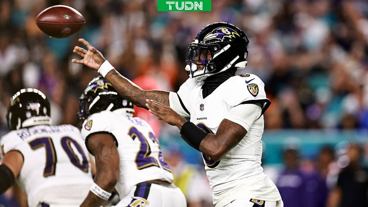 ¡Lamar Jackson regresa con el ‘brazo encendido’ y apalea a los Dolphins!