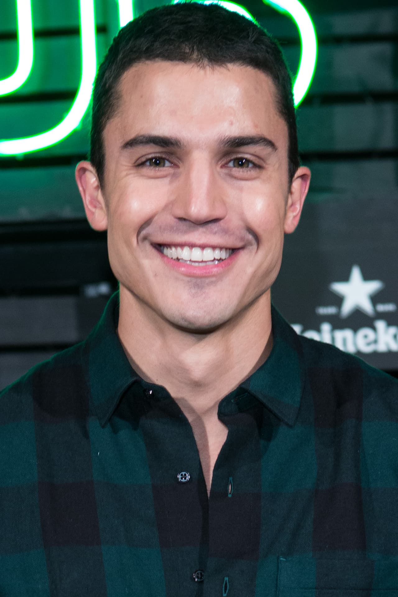 El apuesto actor se convertirá en Javier Morey en El Príncipe, y nos conquistará cada noche apoderándose de la pantalla de UniMás.