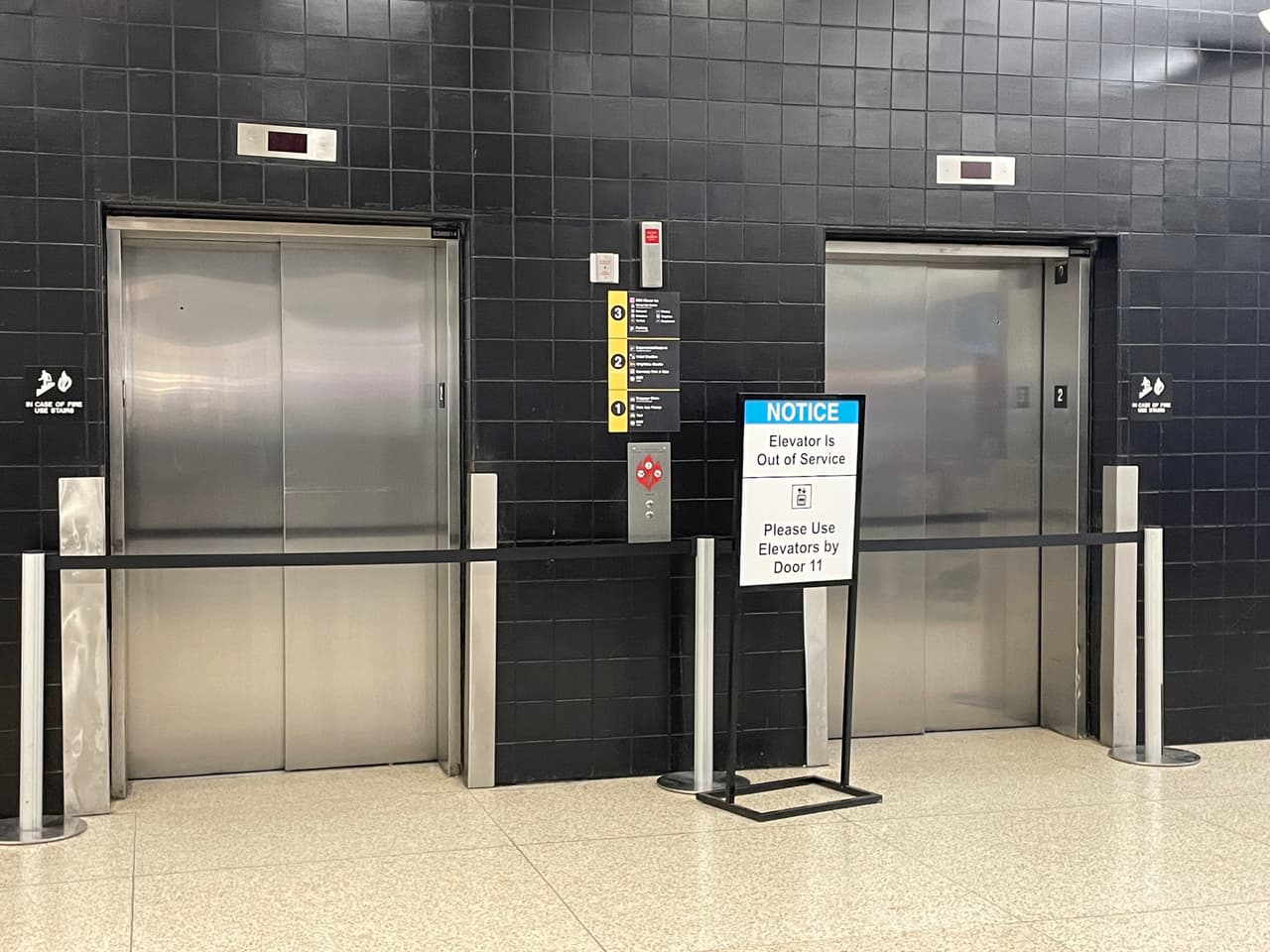 Dos elevadores sin funcionar en uno de los aeropuertos más visitados por turistas en EEUU.