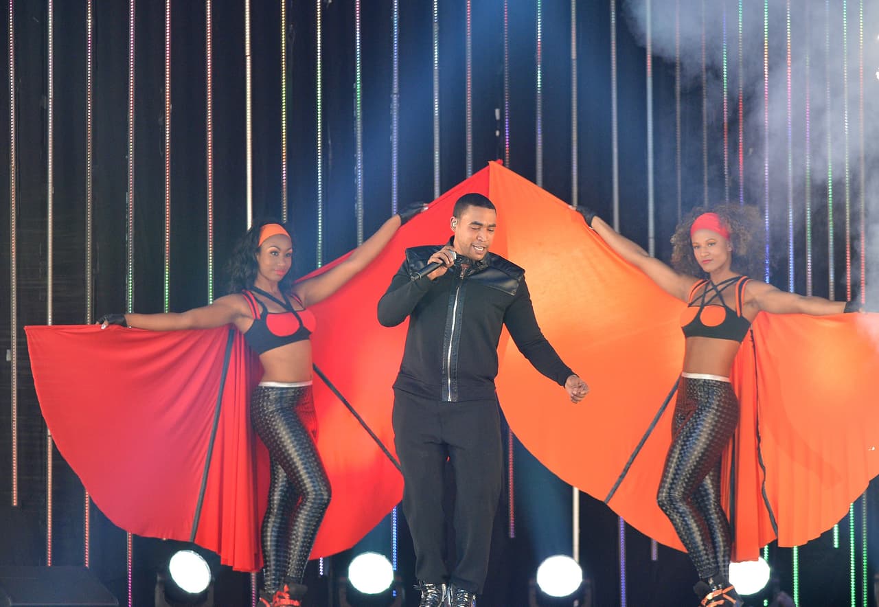 La habitación debe tener frutas frescas, cocteles de sushi, cognac Henessy y bebidas energizantes.