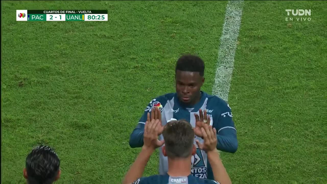 ¡Tarjeta Roja! Kevin Álvarez recibe la segunda amarilla y se va del juego.