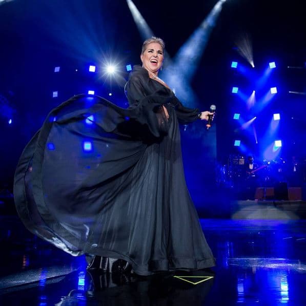 La famosa cantante Lupita D'Alessio causó polémica hace algunos años por su fuerte problema con las drogas, alcohol y que éstas la llevaron a sufrir una fuerte depresión, recurriendo en varias ocasiones a hospitales de rehabilitación y hasta la fe cristiana.