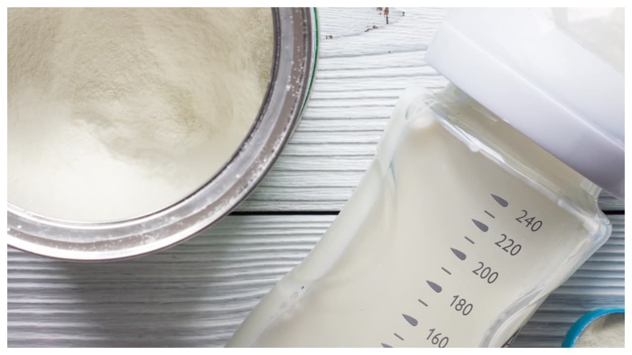 Familia del sur de Florida demanda a compañía de leche de fórmula luego de que su bebé se enfermara