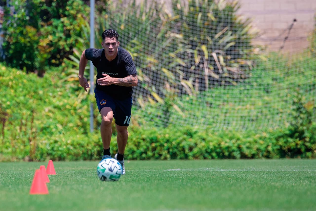 Al mismo tiempo, los jugadores entraron en contacto con el balón, algo que, a pesar de practicar por su cuenta propia, es distinto hacerlo en un campo de juego con los compañeros.