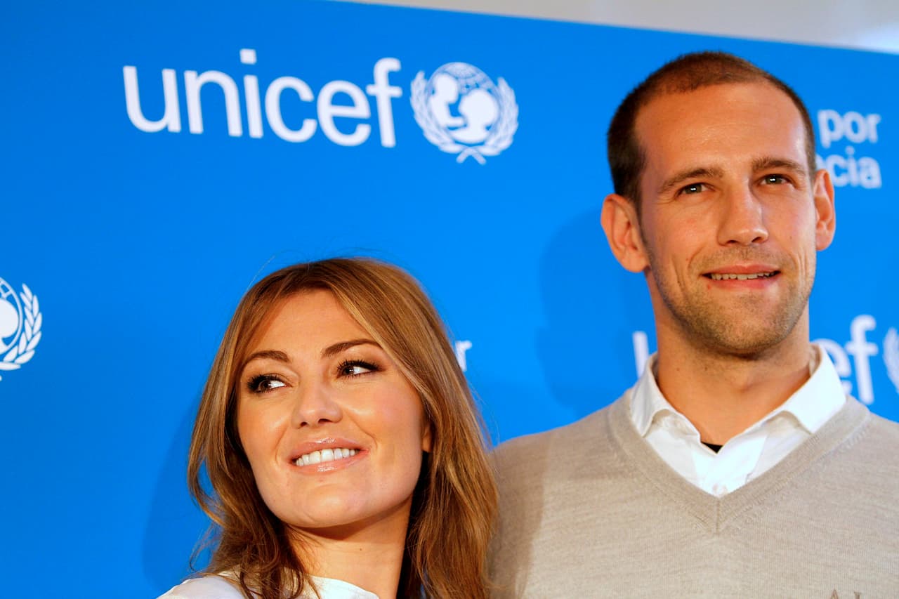 "Me he ido para hacer mis propias canciones y empezar desde cero. Siento que por mucha experiencia que haya tenido, realmente empiezo desde cero por una cuestión artística honesta porque me arriesgo a muchas cosas", afirmó la cantante.