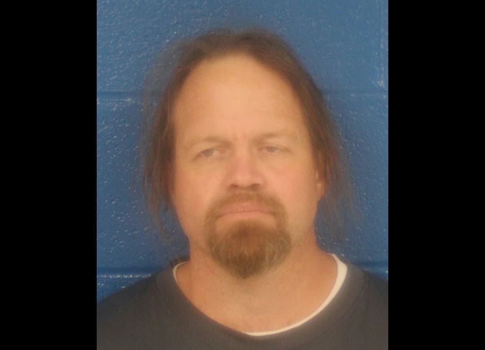 Hombre regresa a prisión tras ser liberado por error hace un mes