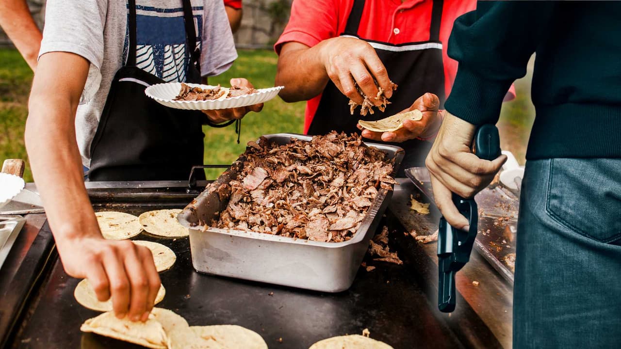 Asaltan a punta de pistola a taquero hispano: esta es la cantidad que le robaron