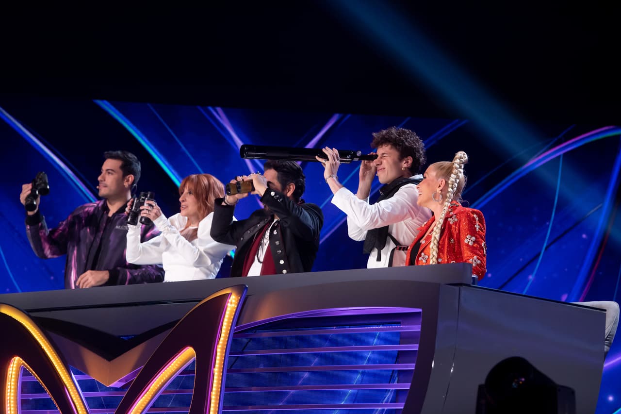 Los 'investigadores' y el invitado Omar Chaparro, estaban listos para identificar las pistas y disfrutar sus perfomances.