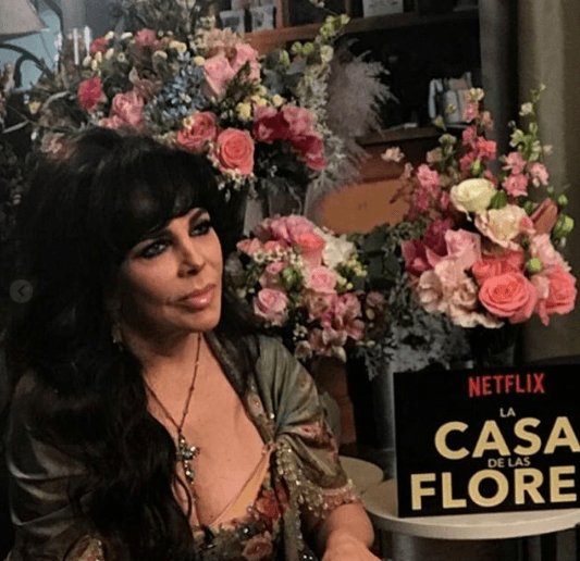 A pesar de lo aparatoso del accidente, Verónica Castro aseguró que ella y su acompañante, Fanny Schatz, lograron salir por su propio pie. "Yo como podía también, salí por ahí. Entonces, subimos la montaña, ahí vamos subiendo la montaña".