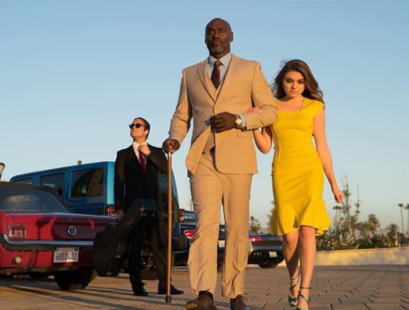 A través de Instagram, Sofía Castro compartió una imagen en la que aparece al lado del actor estadounidense Lance Reddck y el mexicano Diego Boneta en el set de la película Monster Party.