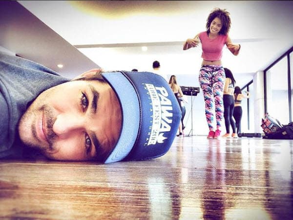 La pareja ha mantenido herméticamente los detalles de su relación amorosa, sin embargo el actor mexicano le confesó a TVyNovelas USA cómo se conocieron.