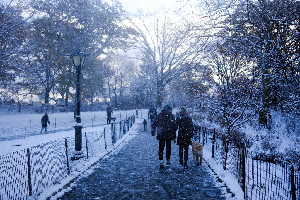 Una blanca Navidad significa que, a las 7:00 de la mañana, del 25 de diciembre, la ciudad tiene que estar cubierta de 1 pulgada (2.5 centímetros) o más de nieve, según los récords oficiales del Servicio Nacional de Meteorología.