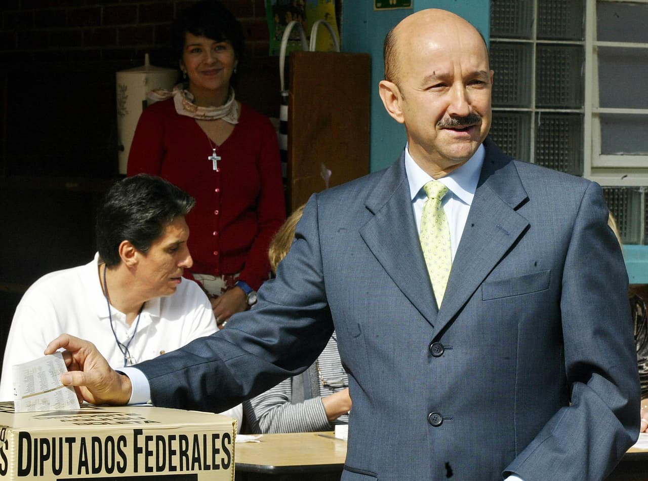 En la presunta charla, la cual fue grabada el 22 de marzo de 2007 para un especial de la revista Quién sobre las exprimeras damas de México que no se publicó, 
<b>la exesposa de Salinas responde a los cuestionamientos sobre el <a href="https://www.univision.com/famosos/el-supuesto-hijo-que-adela-noriega-tuvo-con-un-expresidente-y-otros-rumores-que-han-rodeado-su-carrera-fotos">supuesto romance extramarital</a>. </b>
<br>