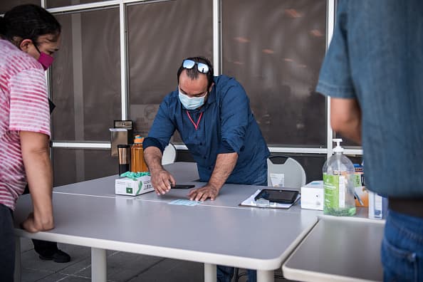 La respuesta corta: aún es incierto. Hasta el momento, permanece incierto si esos beneficios llegarán a los residentes de Texas que están desempleados.