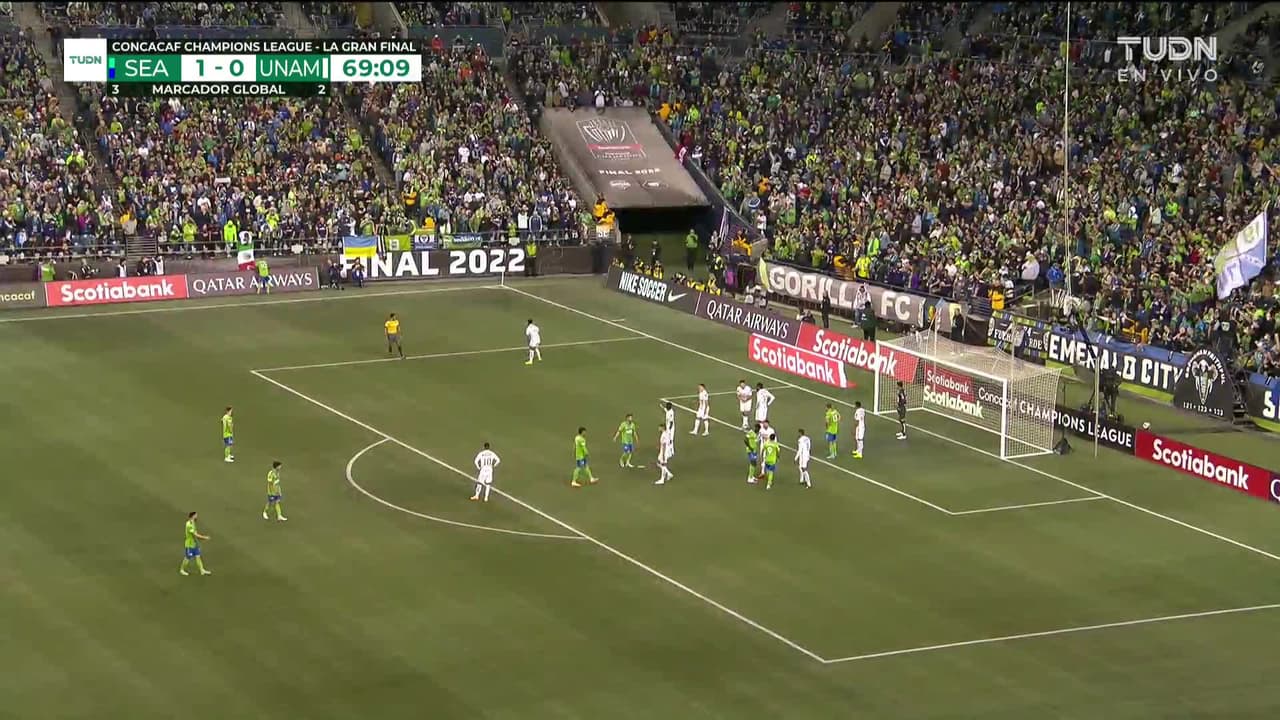 ¡TIRO ATAJADO! disparo por Raúl Ruidíaz.