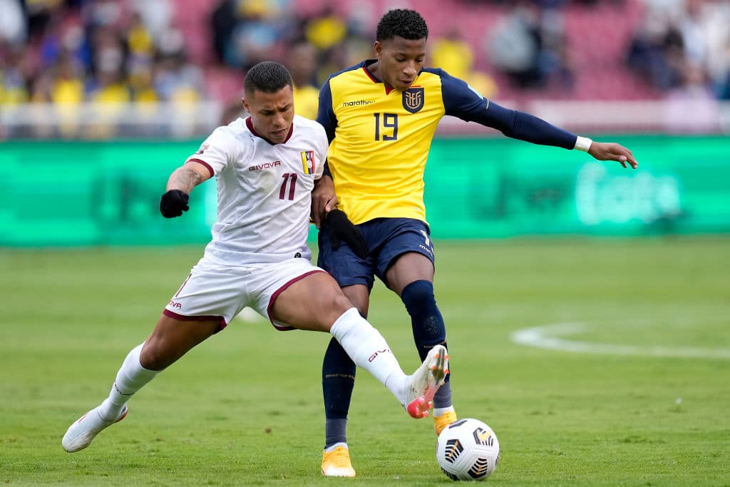 Piero Hincapie anotó el único tanto del encuentro en la victoria 1-0 de Ecuador sobre Venezuela.