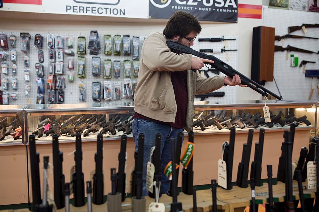 Juez da luz verde para que fabricantes de armas enfrenten demanda del gobierno de México como un solo bloque