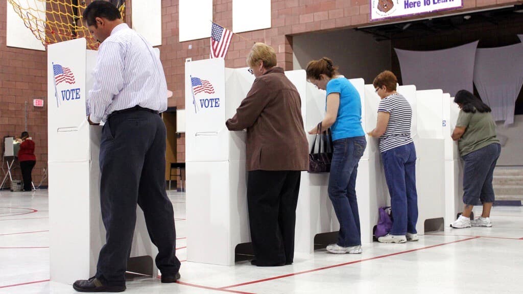 Datos de registros de votantes analizados por 'The New York Times' traen noticias alarmantes para el Partido Demócrata