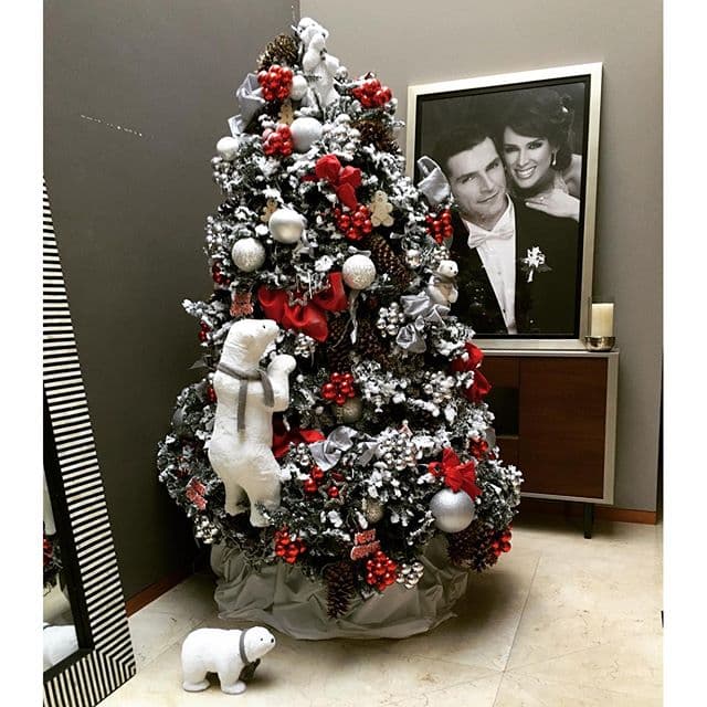 Además, la pareja colocó una foto de su boda para recordar el feliz momento. Seguramente las pequeñas Jacky y Carolina ya están esperando sus regalos.