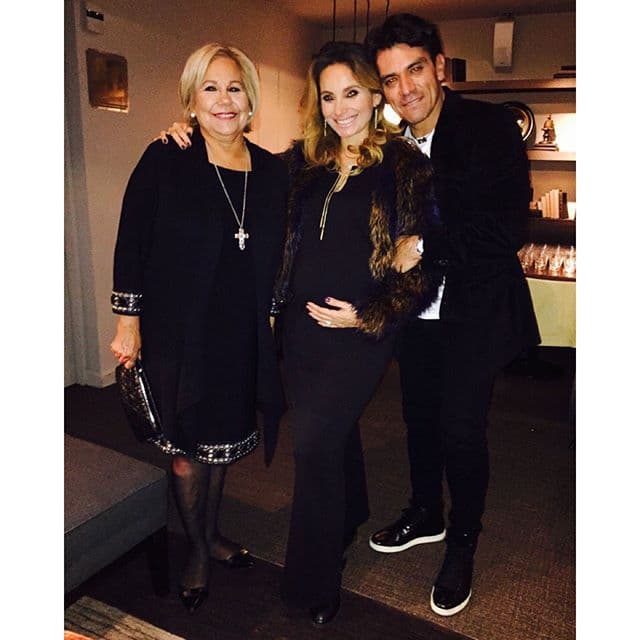 Santa Claus tendrá que llenar dos botitas más en la casa de Elizabeth Álvarez y Jorge Salinas esta Navidad.