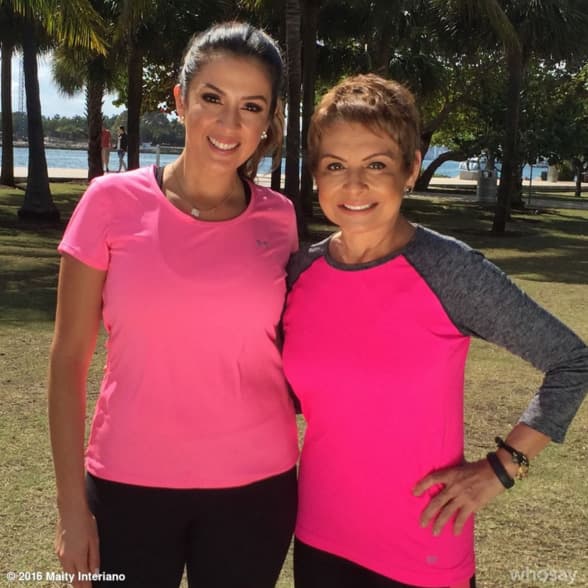 De una forma muy relajada, Maity platicó con María Antonieta Collins de sus anécdotas papales.