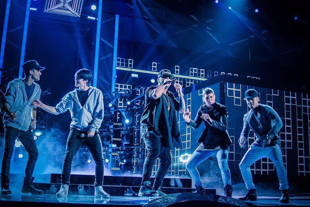 En esa noche llena de estrellas cantaron junto a Wisin.