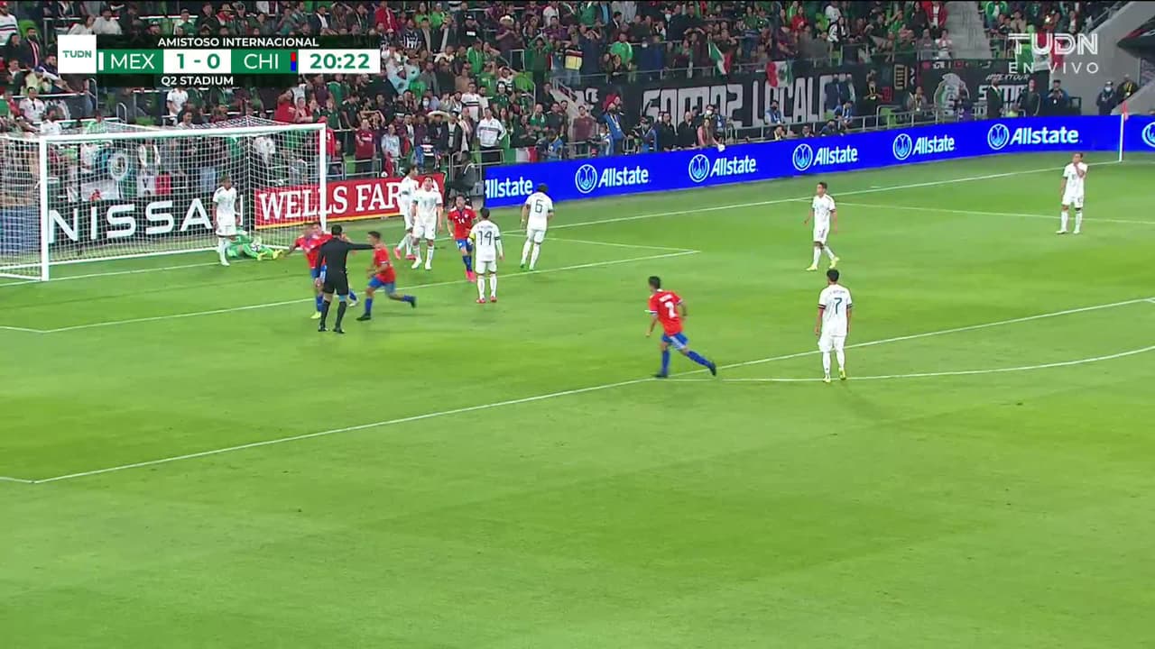 ¡GOL!  anota para Chile. Iván Morales