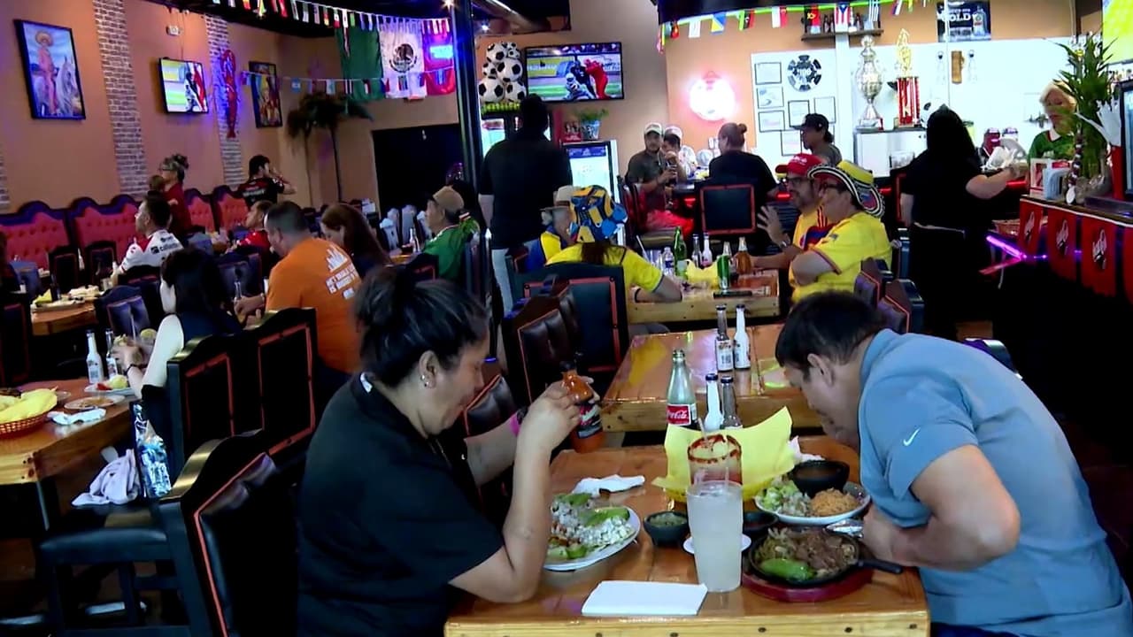 Miles de aficionados llenan restaurantes y comercios en Arlington