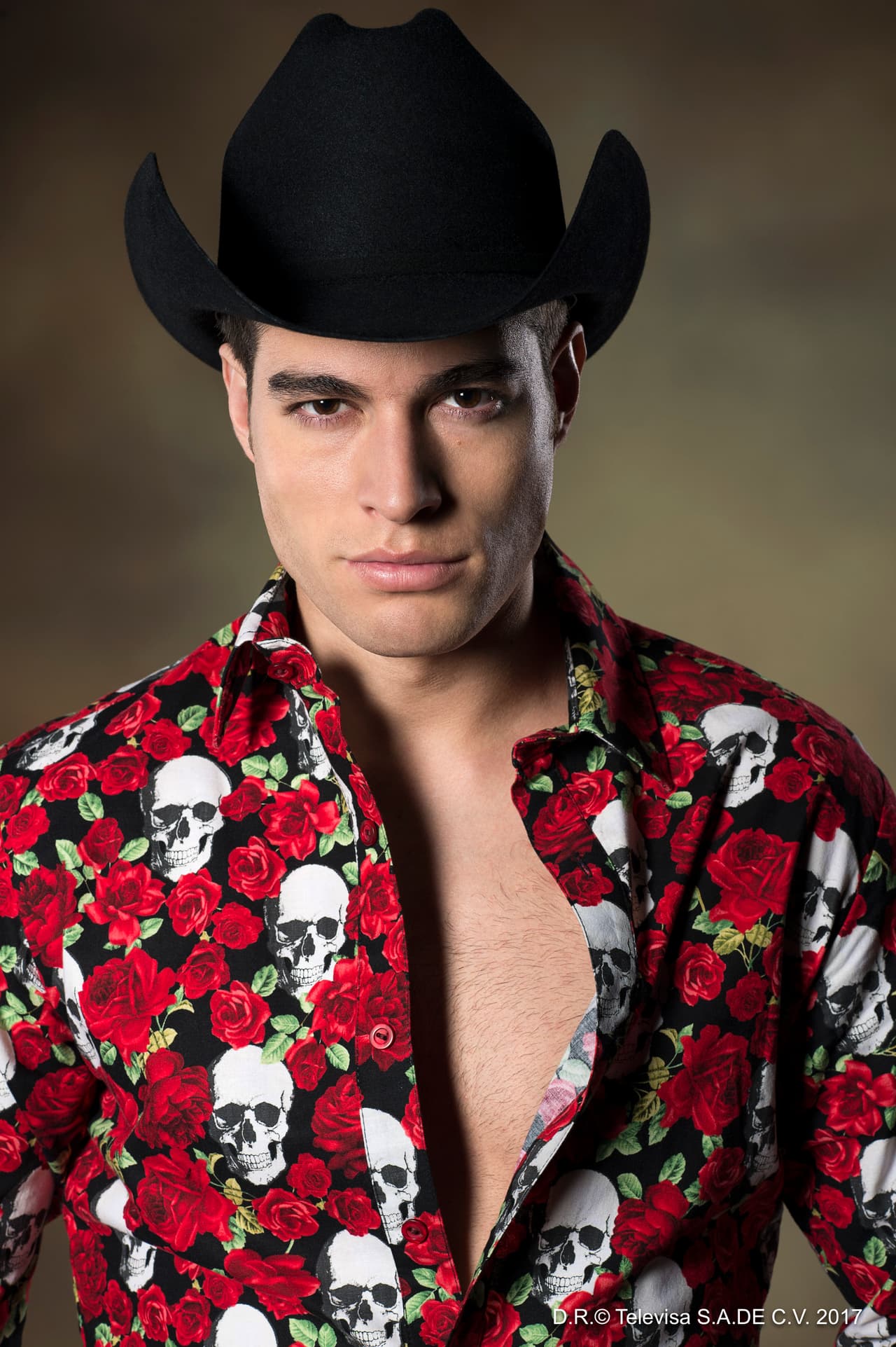 <b><a href="http://www.univision.com/temas/danilo-carrera">Danilo Carrera</a></b> también te espera este próximo 8 de mayo en punto de las 9pm/8c por Univision en el gran estreno de '
<b><a href="http://www.univision.com/novelas/la-doble-vida-de-estela-carrillo">La doble vida de Estela Carrillo</a></b>', en donde lo verás como todo un cantante de regional mexicano.