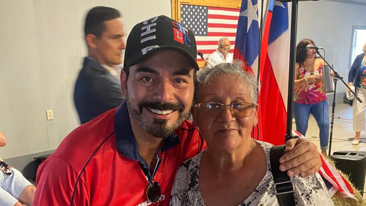 Osvaldo Corral, fue el maestro de ceremonia durante el festejo de Independencia, además de que fue el gestor del encuentro sorpresa de Tyler con su madre biológica, Hilda Quezada, en 2021.