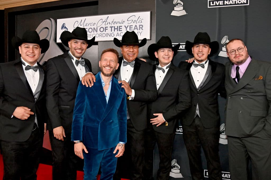 Javo Cantú, René Guadalupe Esparza, José Guadalupe Esparza, José Adán Esparza y Arsenio Guajardo de Bronco, junto a Noel Schajris y Leonel García.
<br>