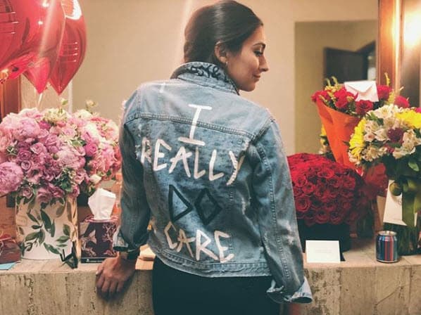 La actriz vistió una prenda de mezclilla de la colección de LECMOST & LOLA con el mensaje "I really do care" (Realmente sí me importa), en apoyo a las familias separadas en la frontera de Estados Unidos con México: "Gracias @nassimcdmx y @lecmostlola por ayudar a que las familias permanezcan juntas. 'I really do care'".
<br>
