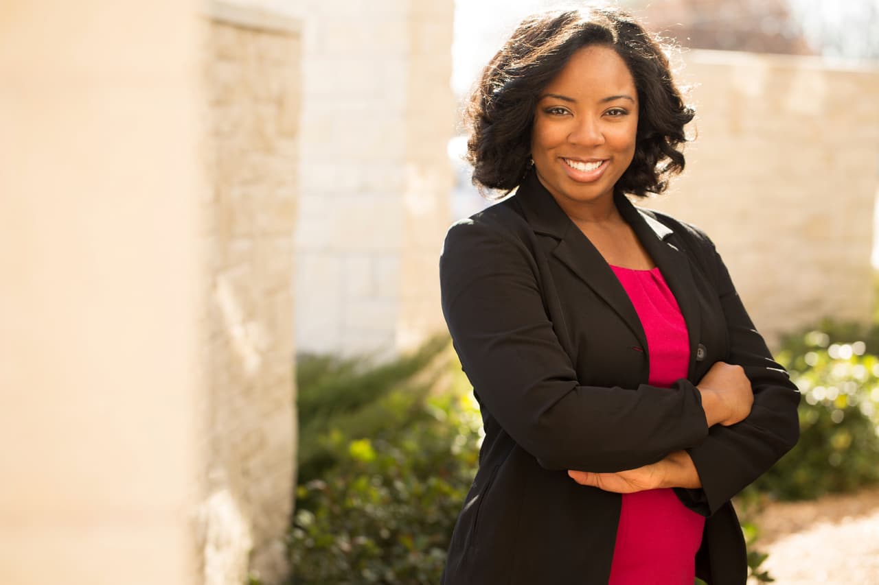 Las Piscis son generosas por naturaleza y nunca dejarán de ayudar a sus seres cercanos. De vez en cuando necesitan un espacio para ellas mismas, ya sea para cuidarse por fuera como por dentro. Les encanta tener momentos para meditar y su fortaleza de mente y espíritu, aunado a su gran talento, hace que tengan bastante éxito en la vida.