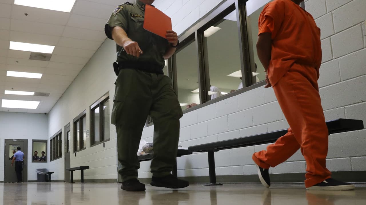 La CBP presenta plan de atención médica para migrantes detenidos