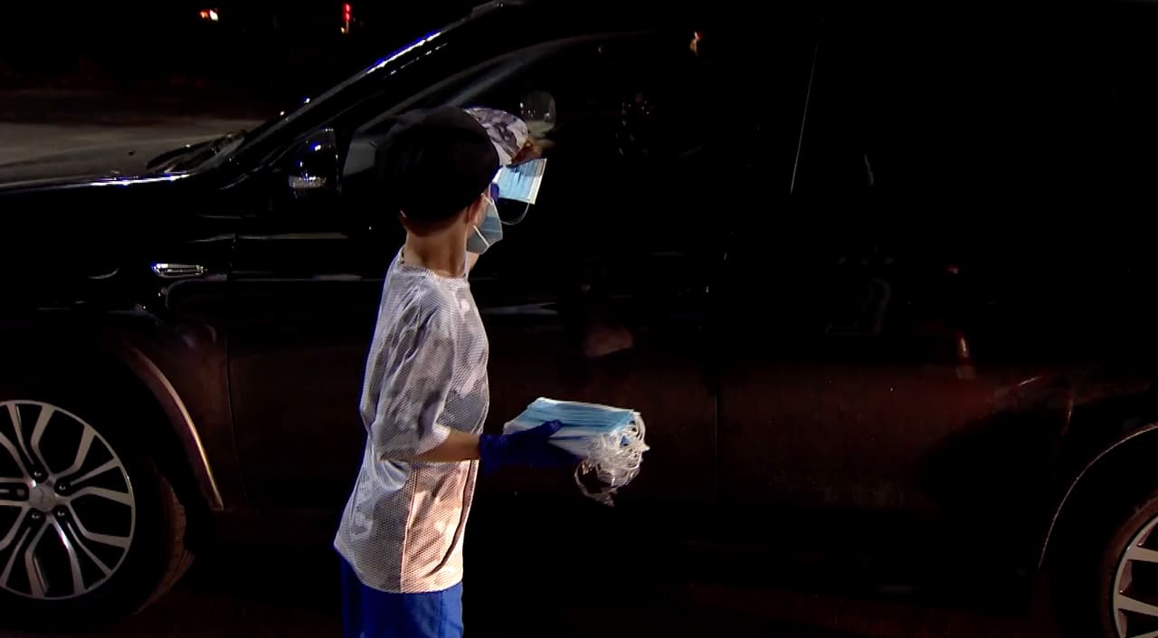 La orden emitida por las autoridades indica que todos los residentes mayores, de 10 años, tendrán que usar mascarillas al salir de sus casas.