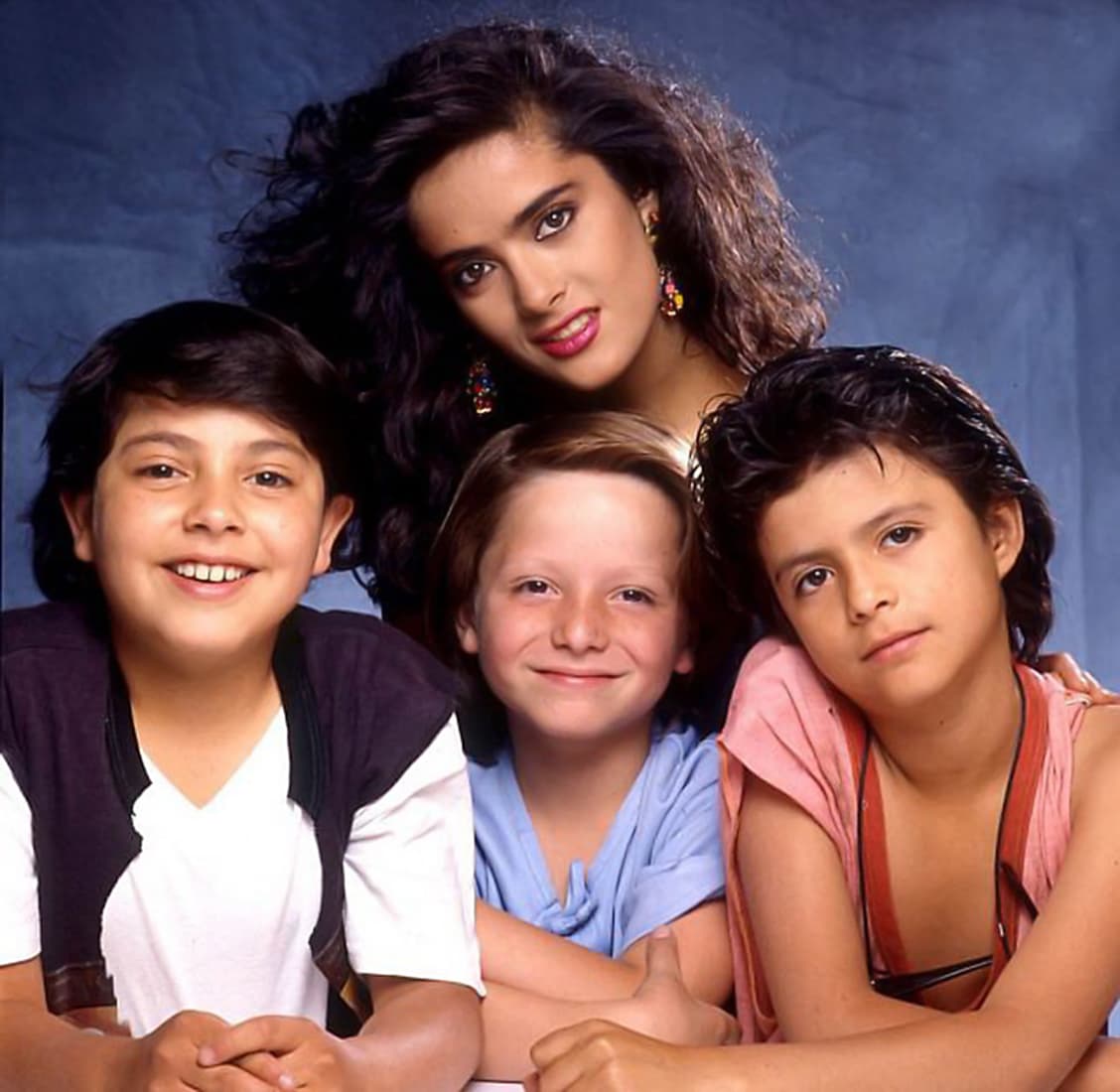 Se ha documentado que Salma Hayek como protagonista no era vista favorablemente por la empresa; la productora Lucy Orozco debió convencer al vice-presidente de Televisa, Víctor Hugo O'Farrill, para mantenerla en el papel.